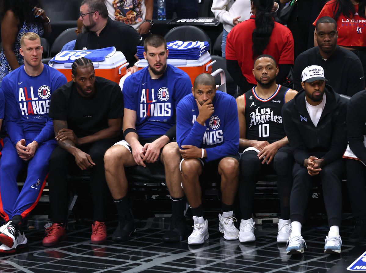 L.A. Clippers -- Famous Clothing Store PULLS Clippers Gear