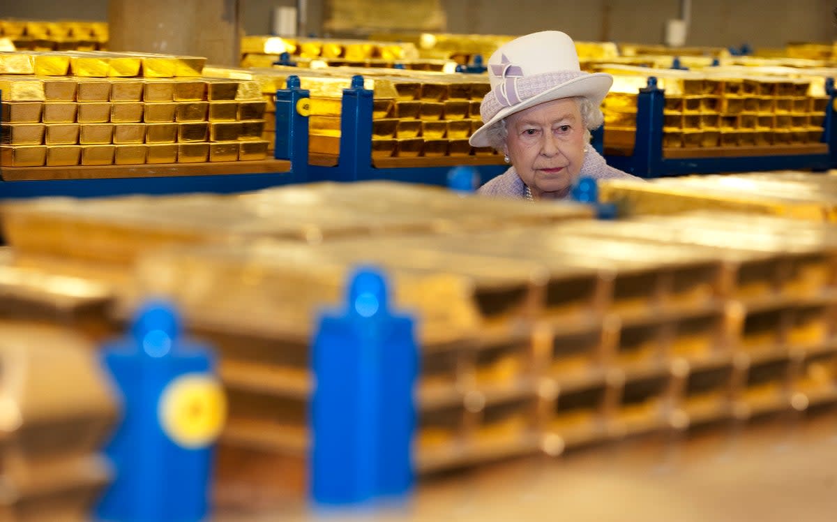 The Queen tours the gold vault during a visit to the Bank of England (Eddie Mulholland/Daily Telegraph/PA) (PA Archive)