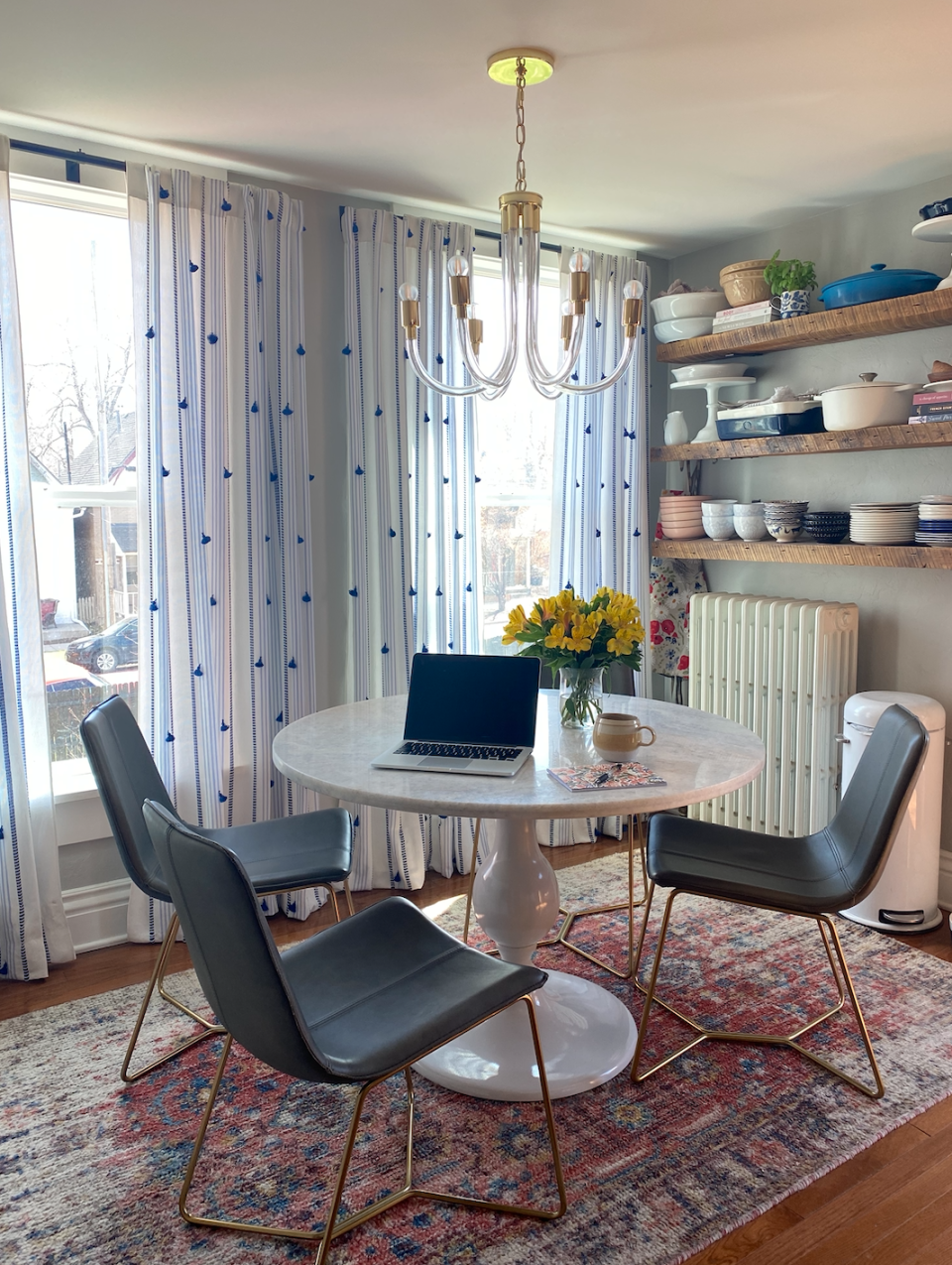Even a small dining nook can serve as an office in a pinch. (Photo: Havenly)