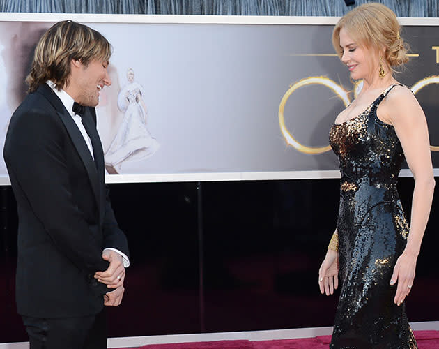 Actress Nicole Kidman and husband Keith Urban arrive at the oscars. (Credit: Getty)