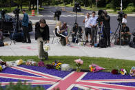 <p>A mourner leaves flowers as members of the media gather outside the British Embassy following the death of Queen Elizabeth II, Thursday, Sept. 8, 2022, in Washington. Queen Elizabeth II, Britain's longest-reigning monarch and a rock of stability across much of a turbulent century, died Thursday after 70 years on the throne. She was 96. (AP Photo/Patrick Semansky)</p> 