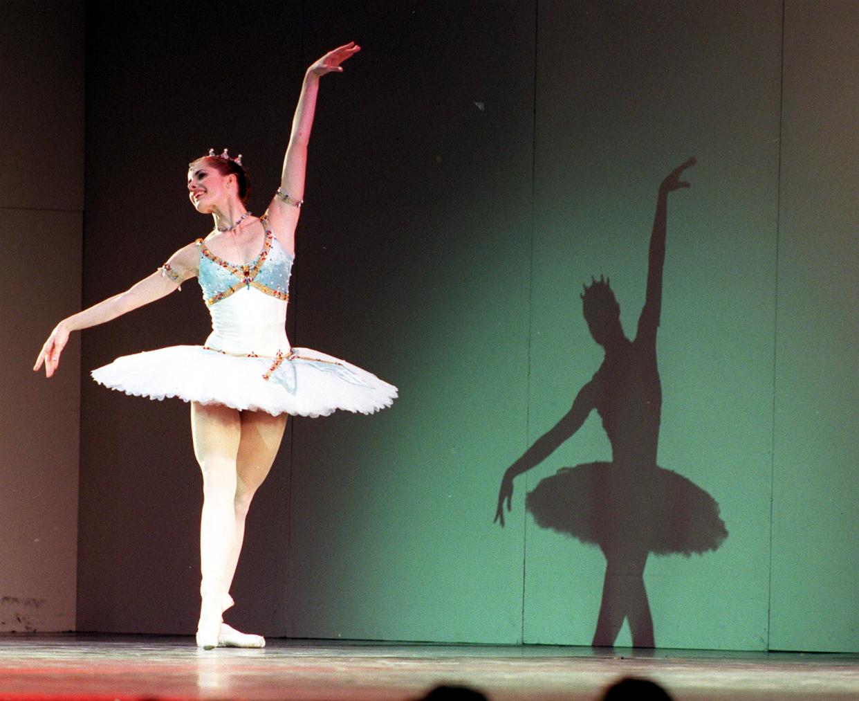 Darcey Bussell performs a routine from Pas de Deux, during the Darcey Bussell evening at London's Hampton Court Palace Festival.   (Photo by Peter Jordan - PA Images/PA Images via Getty Images)