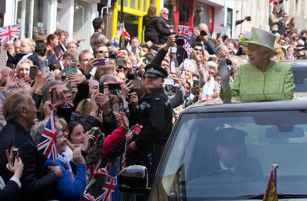 As sovereign of the United Kingdom, the queen played an important diplomatic role. She was reportedly the most well-traveled monarch in history. (Photo: JUSTIN TALLIS via Getty Images)