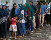 Maldivians living in Sri Lanka stand in a line to cast their vote during the Maldives presidnetial election day at the Maldives embassy in Colombo, Sri Lanka September 23, 2018. REUTERS/Dinuka Liyanawatte