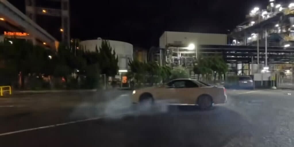 lewis hamilton r34 nissan gt r drifts