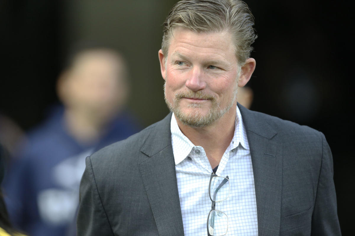 Les Snead is wearing a legendary shirt at the Rams' Super Bowl parade