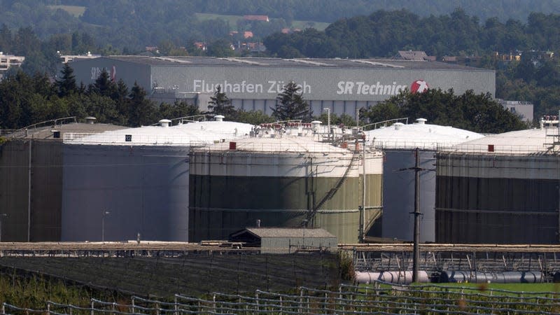 A fuel storage facility at Zurich Airport - Photo: Arnd Wiegmann (Reuters)