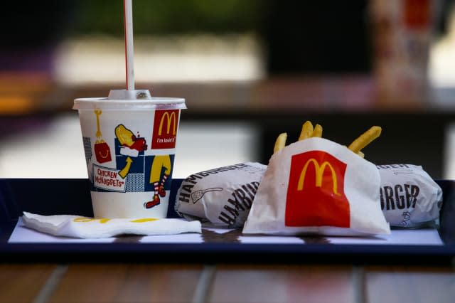 McDonalds to offer table service