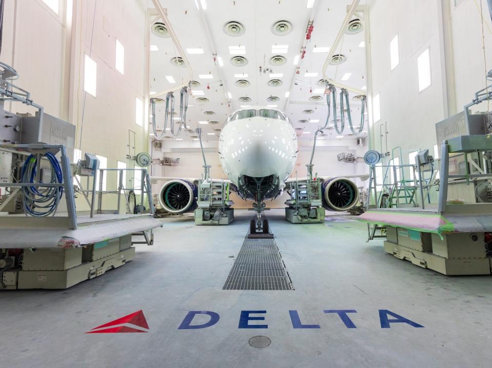Delta A220.
