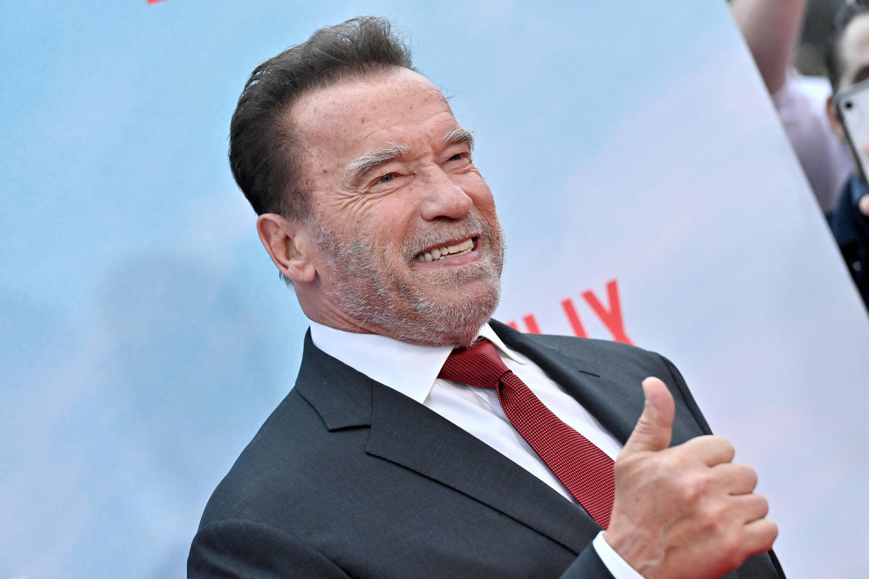 Arnold Schwarzenegger raconte avoir déjà jeté le matelas de son fils dans la psicine pour lui donner une leçon.