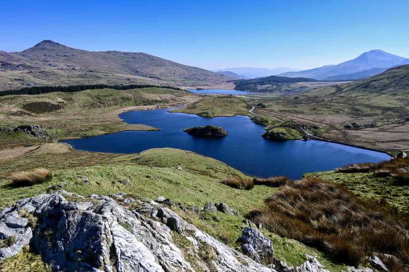 Llyn Dywarchen sits in a spectacular amphitheatre of mountains