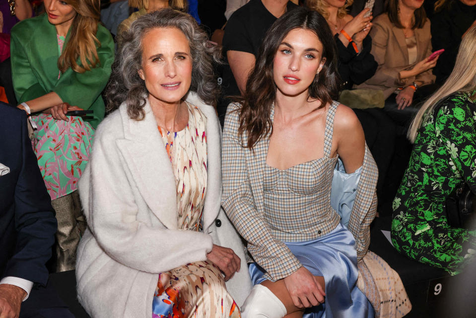 Andie MacDowell et Rainey Qualley à la Fashion Week de Berlin, en janvier 2023