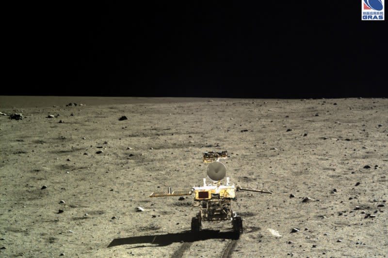 嫦娥三號傳回史上最清晰、真實的月球表面照片（取自網路）