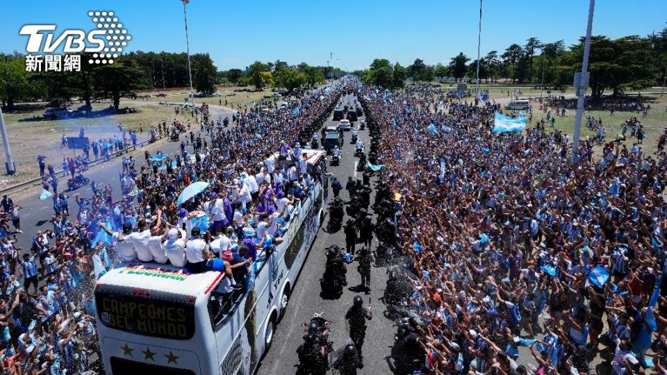 阿根廷在世足賽奪冠後，民眾紛紛表示支持。（圖／達志影像美聯社）
