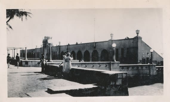 Waikiki Natatorium, 1930s (<a href="http://www.ebay.com/itm/1930-Waikiki-Natatorium-Hawaii-Photo-/390831580903?pt=LH_DefaultDomain_0&hash=item5aff60a6e7" rel="nofollow noopener" target="_blank" data-ylk="slk:Screenshot from eBay;elm:context_link;itc:0;sec:content-canvas" class="link ">Screenshot from eBay</a>)