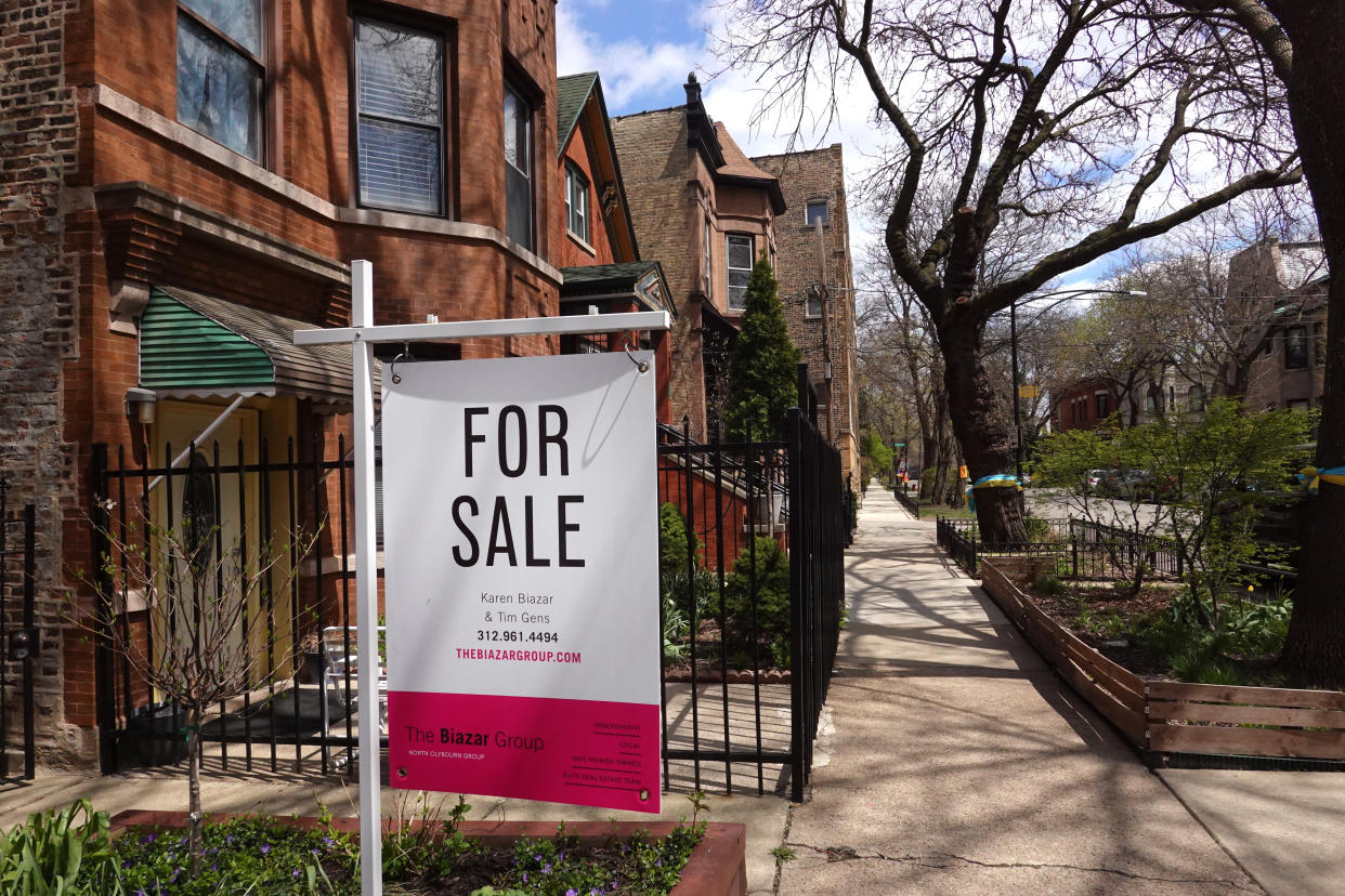 A home is offered for sale on April 26, 2022 in Chicago, Illinois. According to the S&P CoreLogic Case-Shiller national home price index, home prices in the U.S. increased 19.8% in February year over year.  (Photo by Scott Olson/Getty Images)