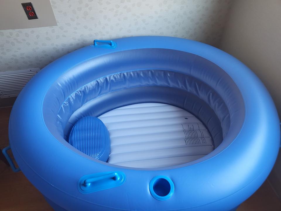 Mothers who participate in the water birth study at Aurora Sinai Medical Center give birth in an inflatable pool that has a cushion on which to kneel or sit.