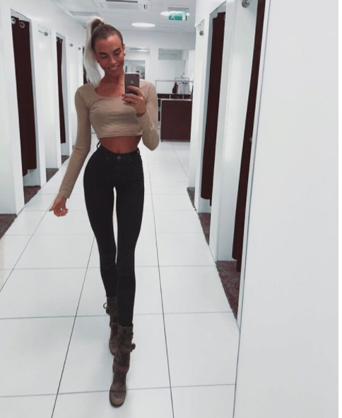 Model goes viral for super long legs - Yahoo Sport