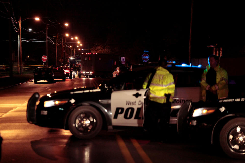 2 police officers fatally shot near Des Moines, Iowa