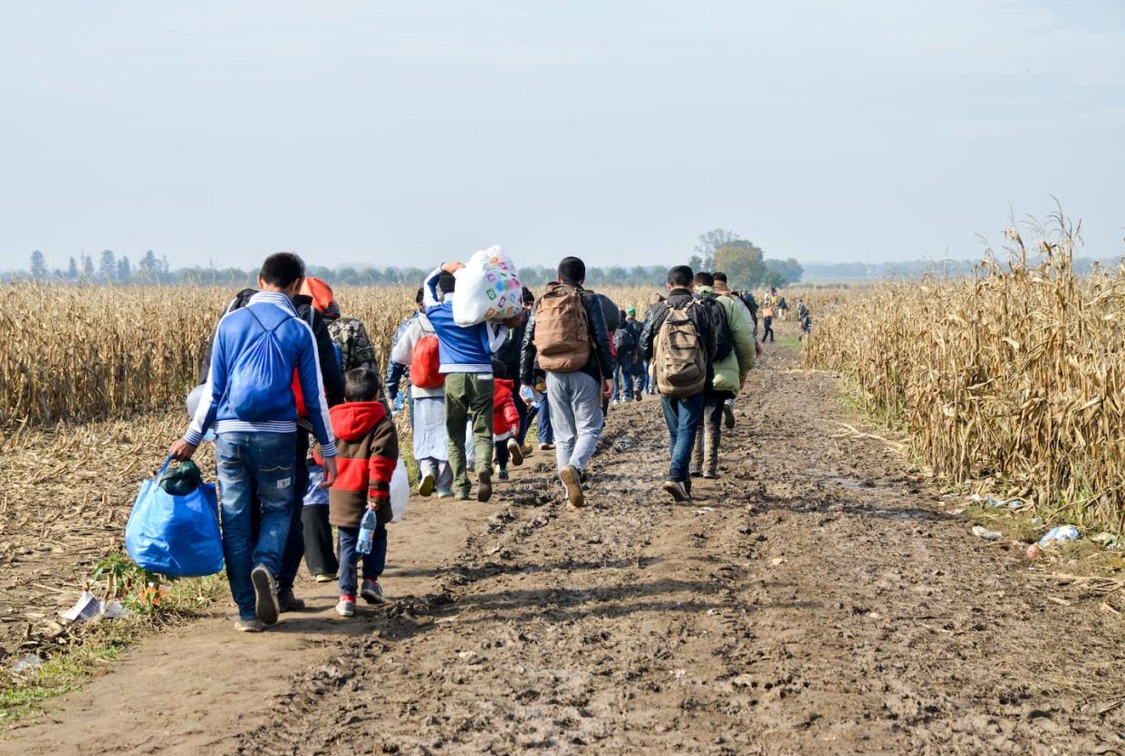 <a href="https://www.shutterstock.com/es/image-photo/border-between-serbia-croatia-3-nov-1820261090" rel="nofollow noopener" target="_blank" data-ylk="slk:Ajdin Kamber/Shutterstock;elm:context_link;itc:0;sec:content-canvas" class="link ">Ajdin Kamber/Shutterstock</a>