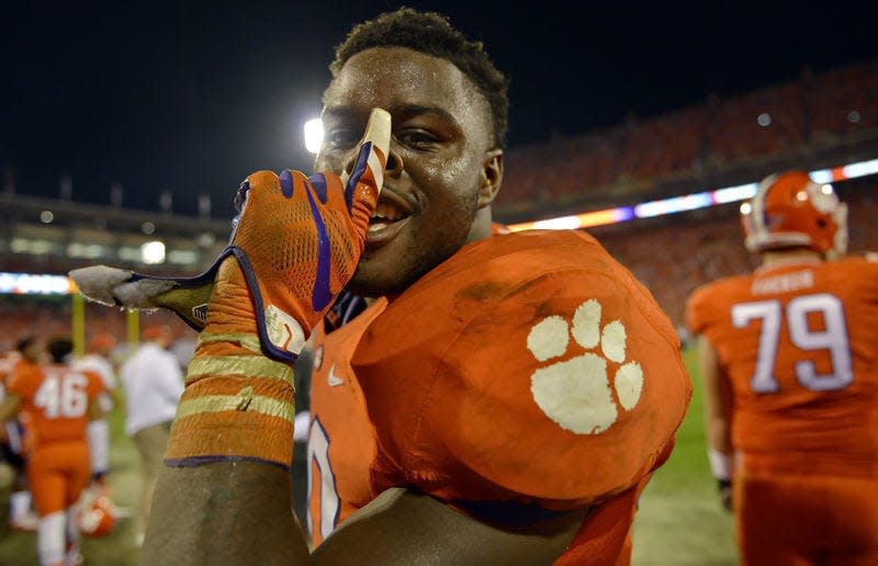 Shaq Lawson was a star defender at Clemson from 2013-15. His brother, Jahiem Lawson, committed to the Tigers. (Richard Shiro/AP photo)