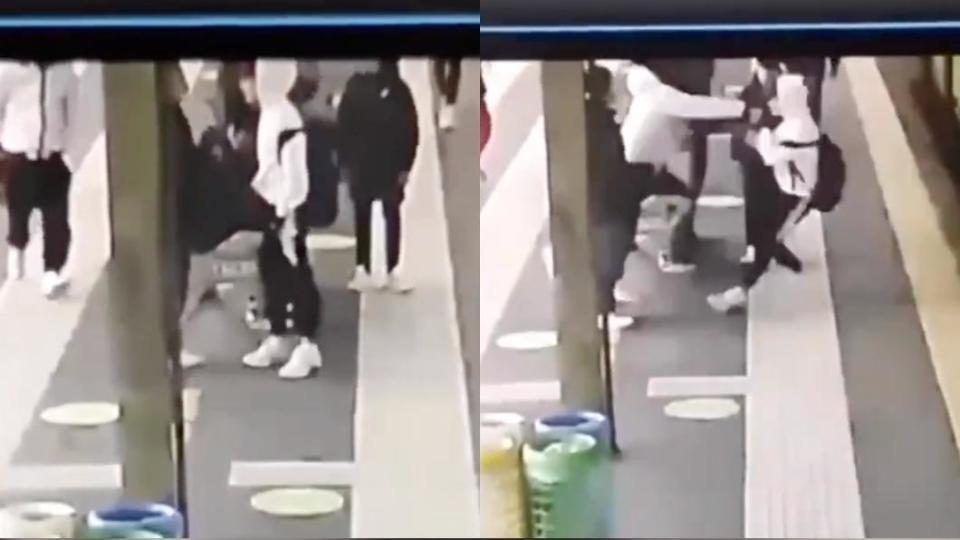 15歲少年與黑衣少年發生爭執，接著突然出現的白衣少年向前用力推他。（圖／翻攝自 Matteo Salvini Twitter）