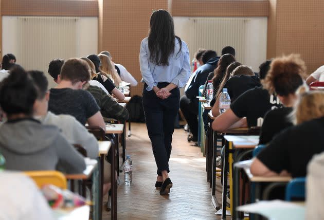 Surveiller les épreuves du baccalauréat peut parfois faire beaucoup rire les enseignants. (Photo: FREDERICK FLORIN via Getty Images)