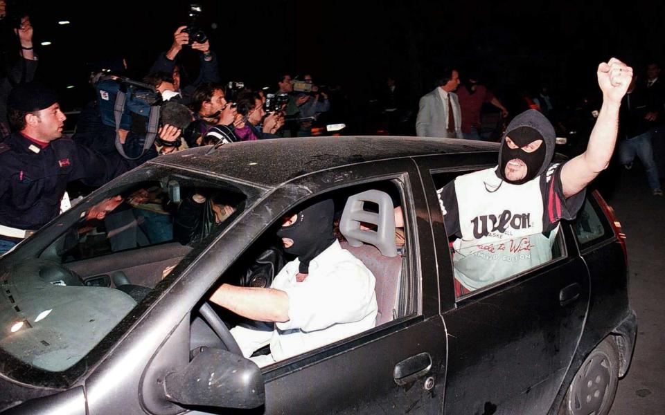 Anti-mafia police celebrate the arrest of Brusca in 1996 - Reuters