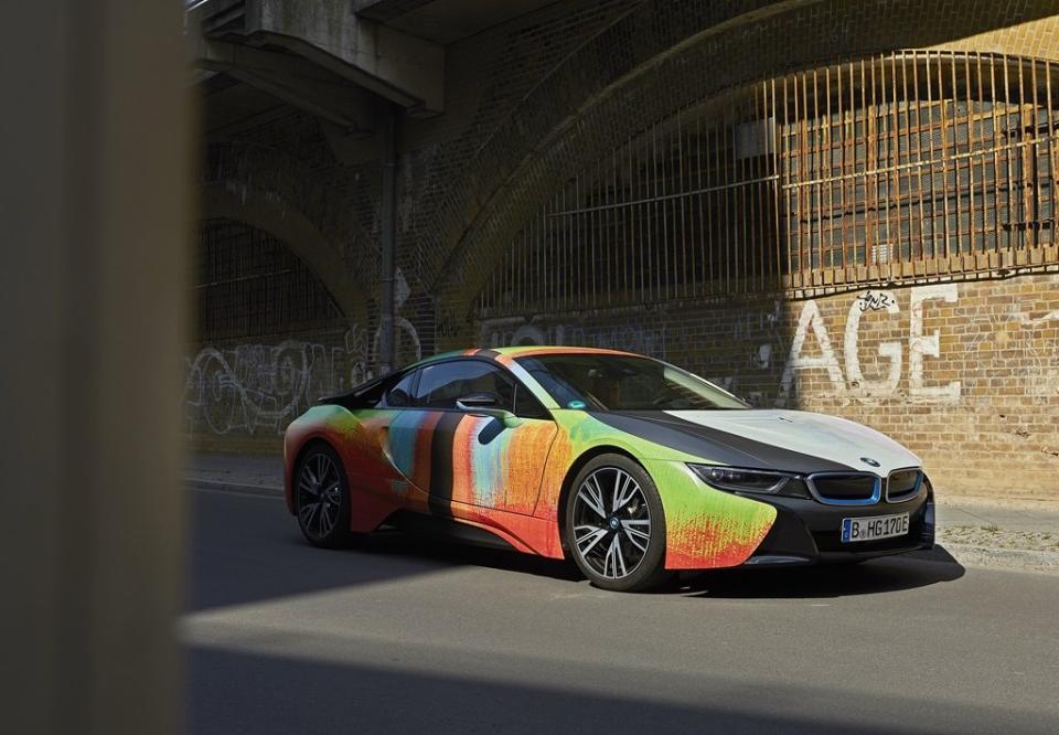 德國藝術大師Thomas Scheibitz以BMW i8為素材創作用色圖像大膽奪