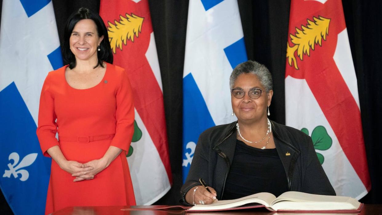 Montreal Mayor Valérie Plante, left, and the chair of the executive commitee, Dominique Ollivier, right seen at Ollivier's swearing-in ceremony in 2021. (Ivanoh Demers/Radio-Canada - image credit)