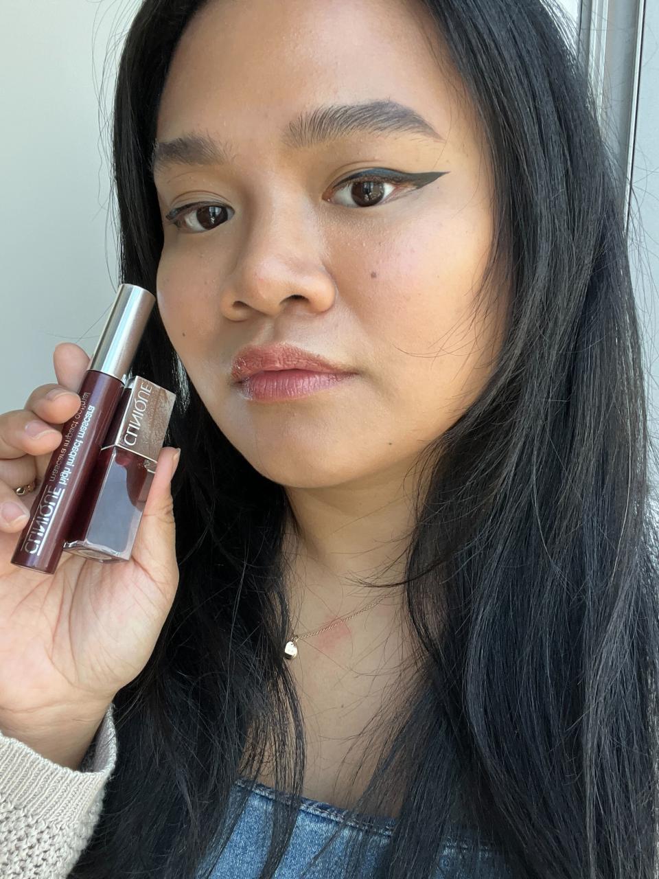 Allure editor Jesa Marie Calaor is wearing Clinique Pop Lip + Cheek Oil in Black Honey on her lips and cheeks and Clinique High Impact Mascara in Black Honey on her lashes.