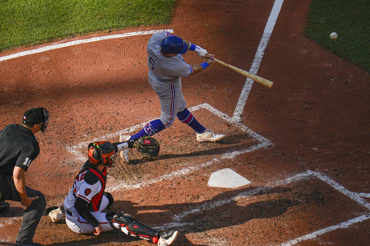 Rangers edge Orioles 3-2, take Game 1 of ALDS