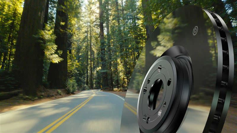Brembo推出Greentive®亮面煞車碟盤，可呈現出不輸鏡面的反射效果。（圖／翻攝自Brembo官網）