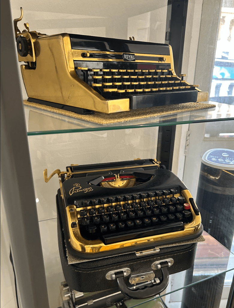 gold-plated-royal-quiet-de-luxe-princess-300-typewriter