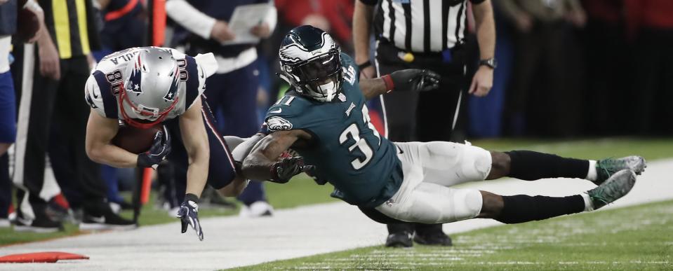 <p>New England Patriots wide receiver Danny Amendola (L) is knocked out of bounds by Philadelphia Eagles cornerback Jalen Mills (R) during the fourth quarter </p>