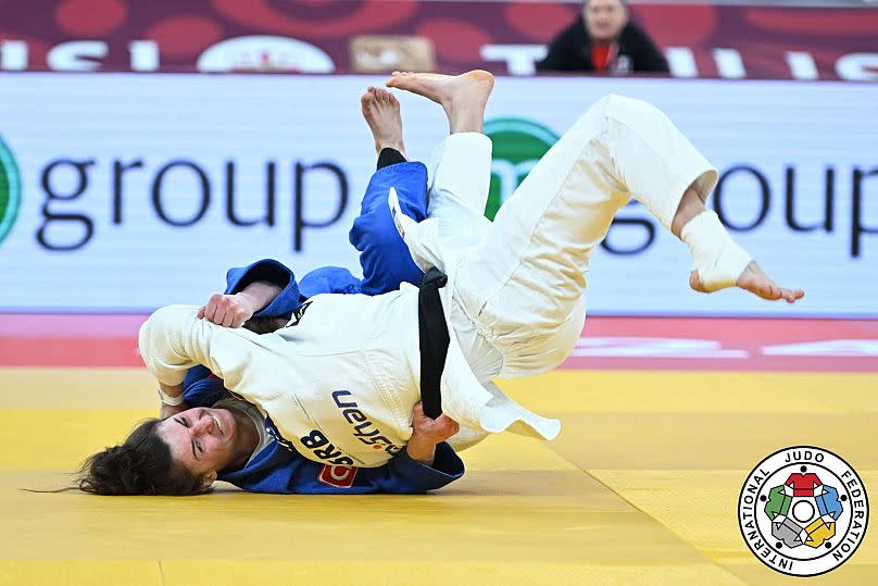 Liparteliani (GEO) throws Perisic (SRB) to reach the semi-final.