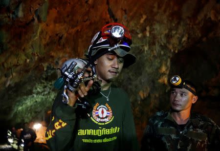 Soldiers and rescue workers work in Tham Luang cave complex, as an ongoing search for members of an under-16 soccer team and their coach continues, in the northern province of Chiang Rai, Thailand, July 1, 2018. REUTERS/Soe Zeya Tun