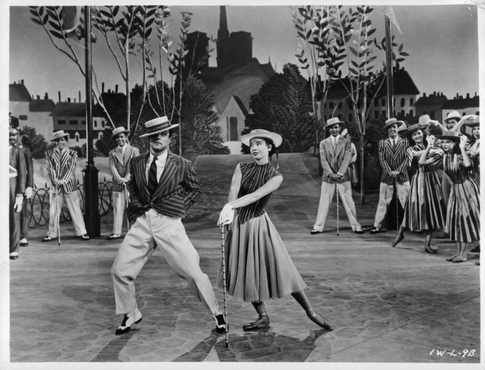 Gene Kelly y Leslie Caron en una escena de ‘An American In Paris’ (1951).