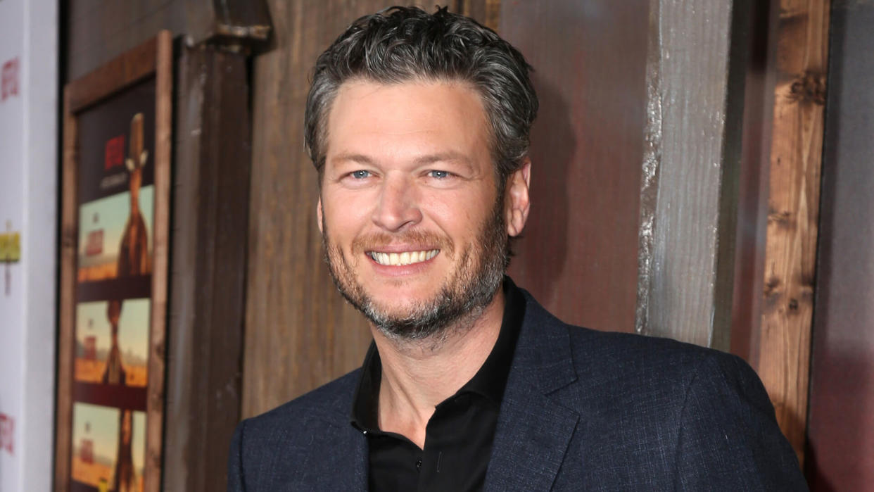 LOS ANGELES - NOV 30: Blake Shelton at the "The Ridiculous 6" Los Angeles Premiere at the AMC Universal City Walk on November 30, 2015 in Los Angeles, CA.
