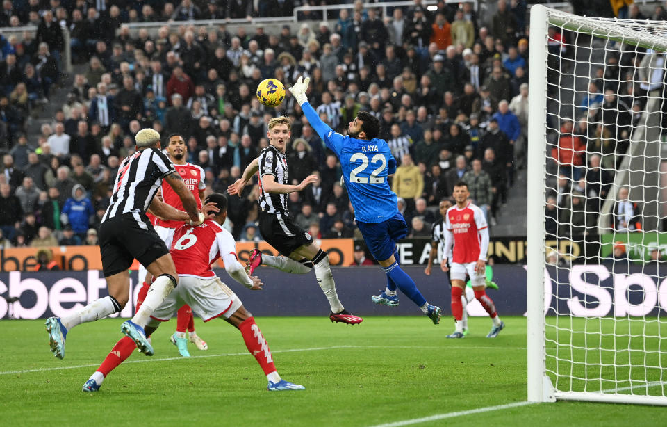 NEWCASTLE UPON TYNE, ENGLAND - NOVEMBER 04: Newcastle player Joelinton (l) challenges Arsenal defender Gabriel in the build up to the Newcastle winning goal as goalscorer Anthony Gordon (c) looks on during the Premier League match between Newcastle United and Arsenal FC at St. James Park on November 04, 2023 in Newcastle upon Tyne, England. (Photo by Stu Forster/Getty Images)