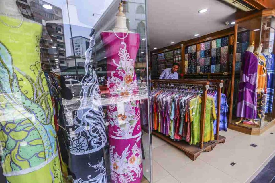 At TRG Batik Gallery in Masjid India you can find batik fabric as well as clothes in a wide price range.