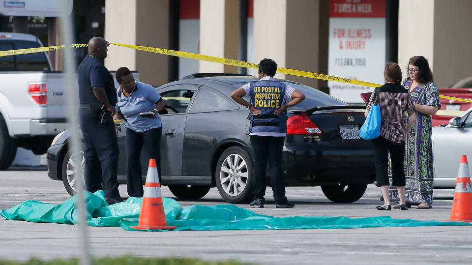 <p>Investigators looks over the scene where nine individuals were shot at a strip mall along Weslayan St. on September 26, 2016 in Houston, Texas. The gunman was shot and killed by police officers. (Bob Levey/Getty Images) </p>