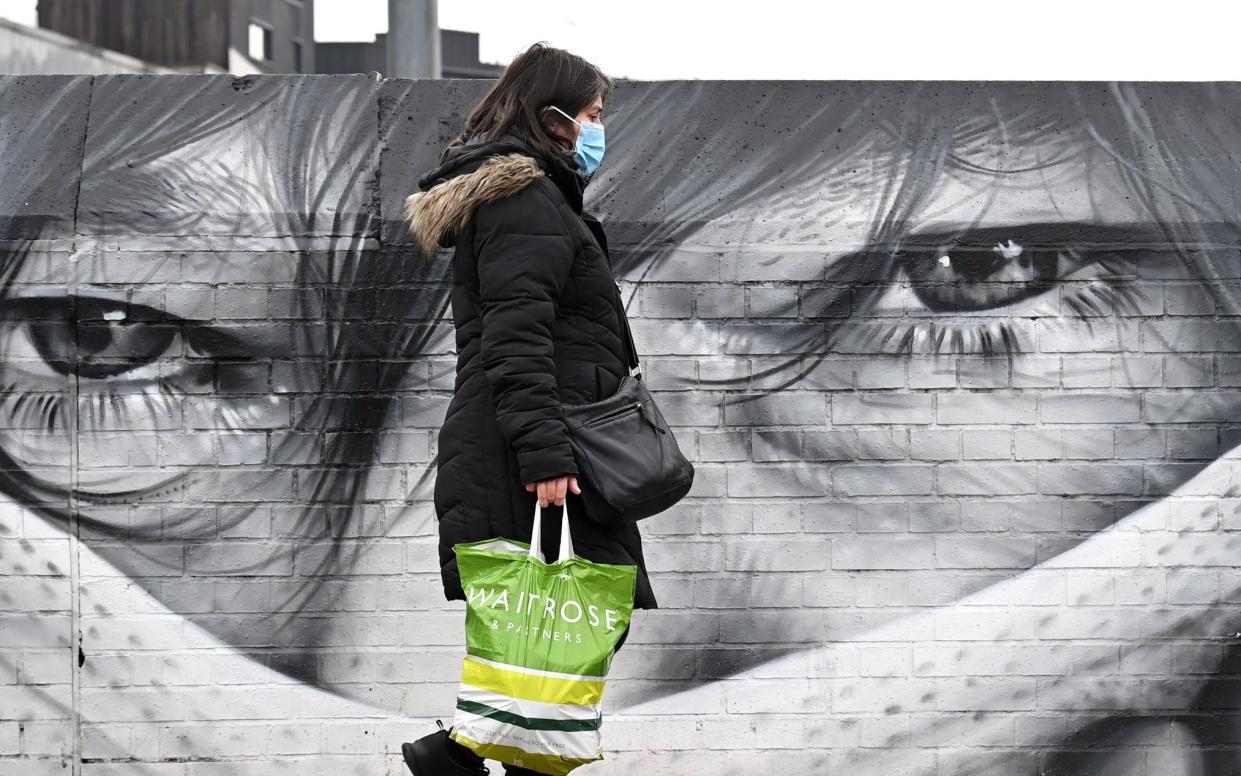 Graffiti in London of a person wearing a face mask - Karwai Tang /Getty Images Europe 