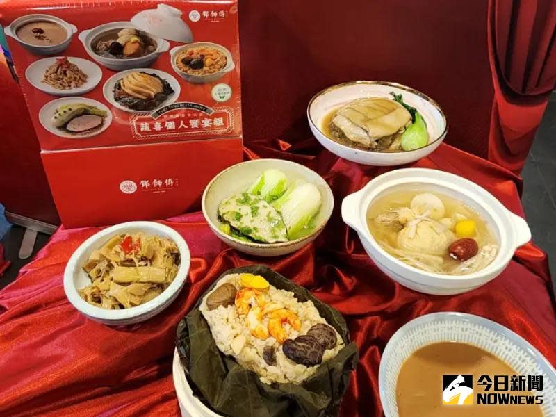 ▲今年特別研發素食年菜「蔬喜個人饗宴組」，內含六道素食年菜。（圖／記者陳美嘉攝，2023.12.29）