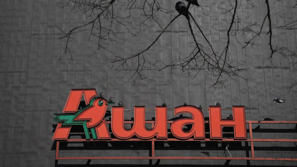 The logo of French retailer Auchan is pictured on a shopping centre in Moscow on March 24, 2022. - Ukrainian President Volodymyr Zelensky used a video address to France's parliament on March 23, to insist 