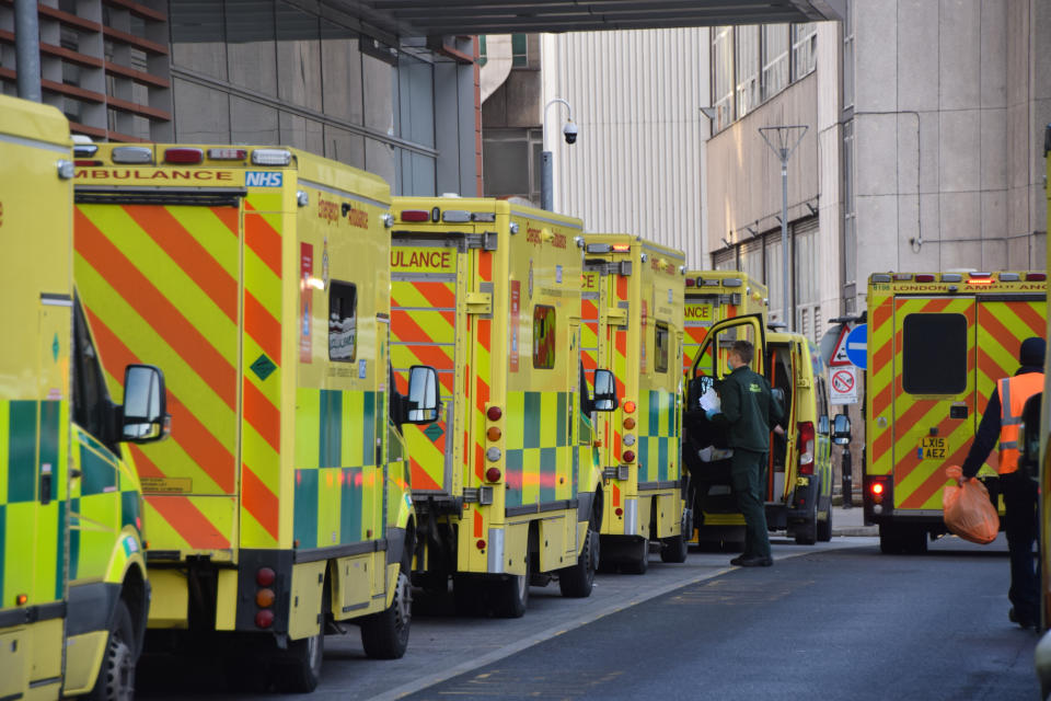  Ambulances in a queue outside the Royal London Hospital. The UK remains under the lockdown as the government battles to keep the coronavirus pandemic under control. (Photo by Vuk Valcic / SOPA Images/Sipa USA) 