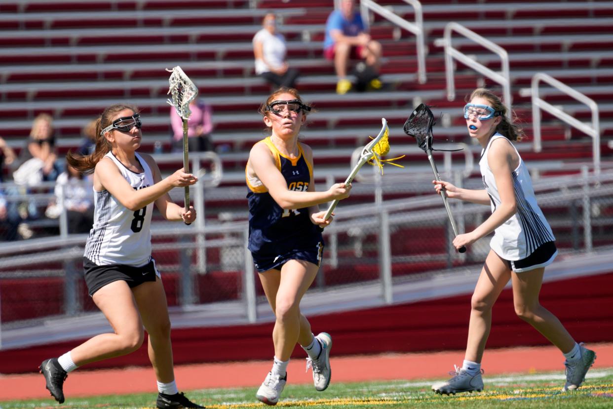 Scarlett Claps (center), of St. Elizabeth, keeps the ball away from the Park Regional defense. Wednesday, April 12, 2023 