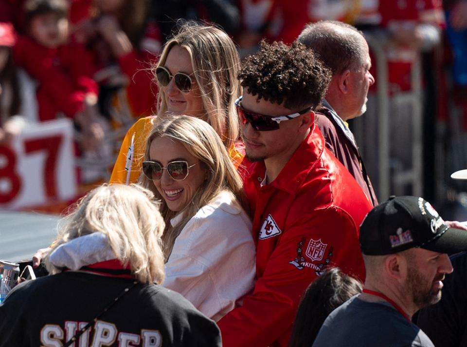 <p><strong>Patrick Mahomes celebrates with wife Brittany Mahomes&nbsp;</strong></p>