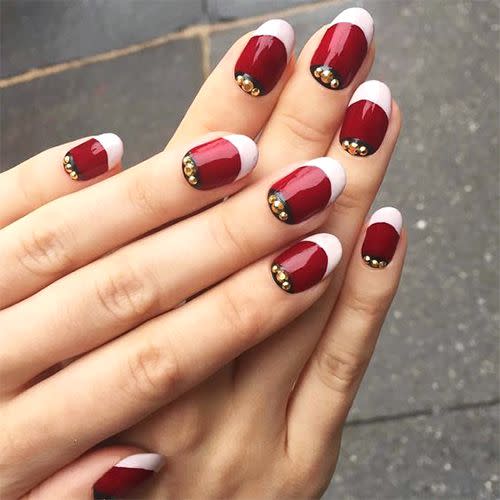 8) Chic-y Clause Nails via @jessicawashick