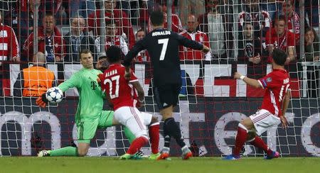 Football Soccer - Bayern Munich v Real Madrid - UEFA Champions League Quarter Final First Leg - Allianz Arena, Munich, Germany - 12/4/17 Bayern Munich's Manuel Neuer saves a shot from Real Madrid's Cristiano Ronaldo Reuters / Michaela Rehle Livepic